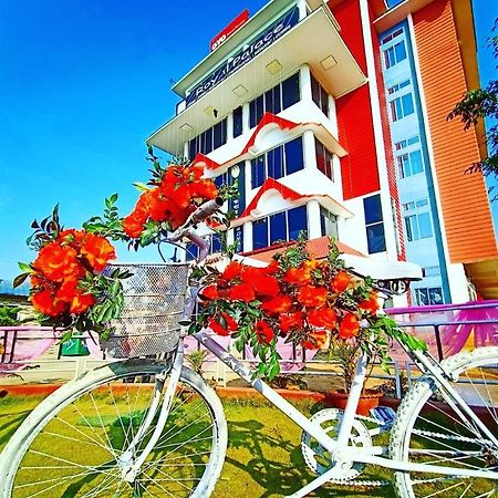 Royal Palace Hotel Guwahati Exterior photo